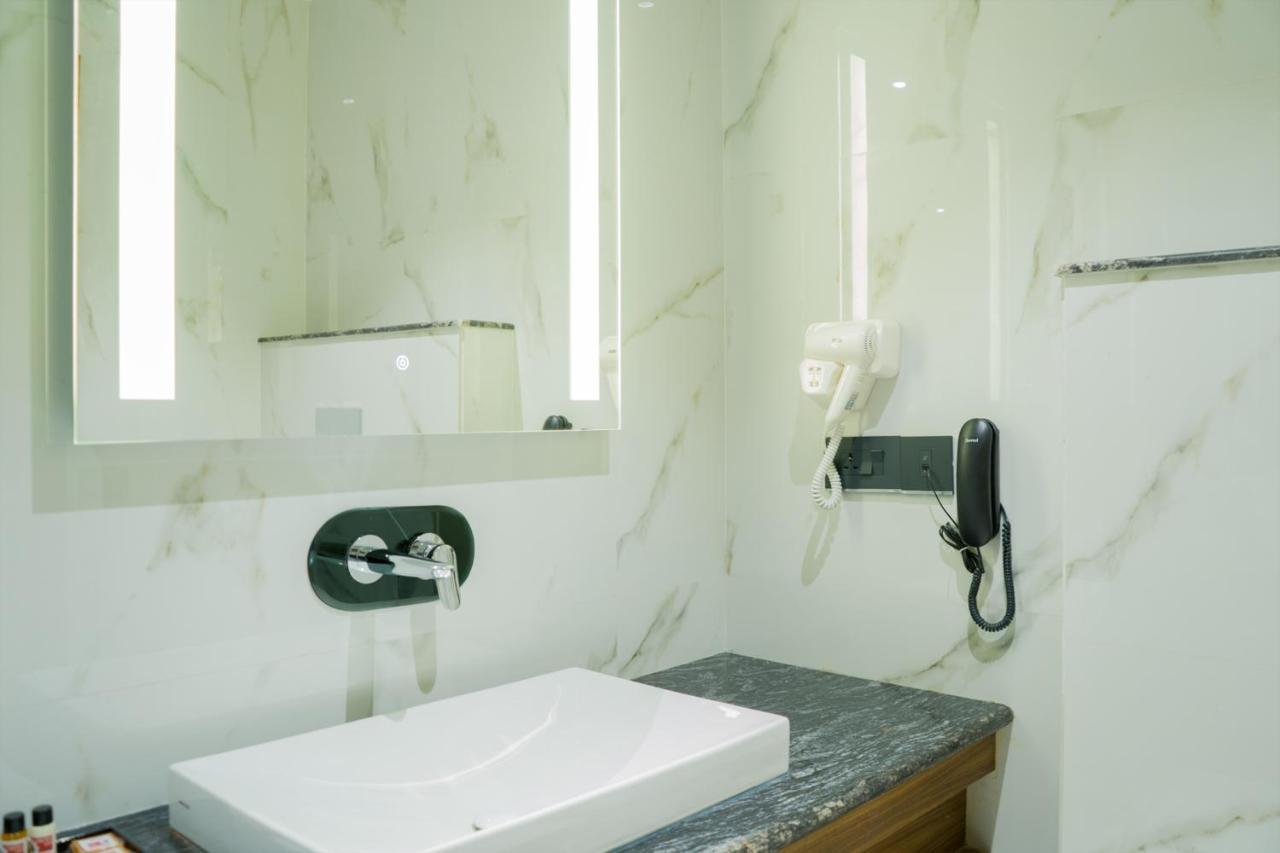 Clarks Inn Suites Kangra Εξωτερικό φωτογραφία