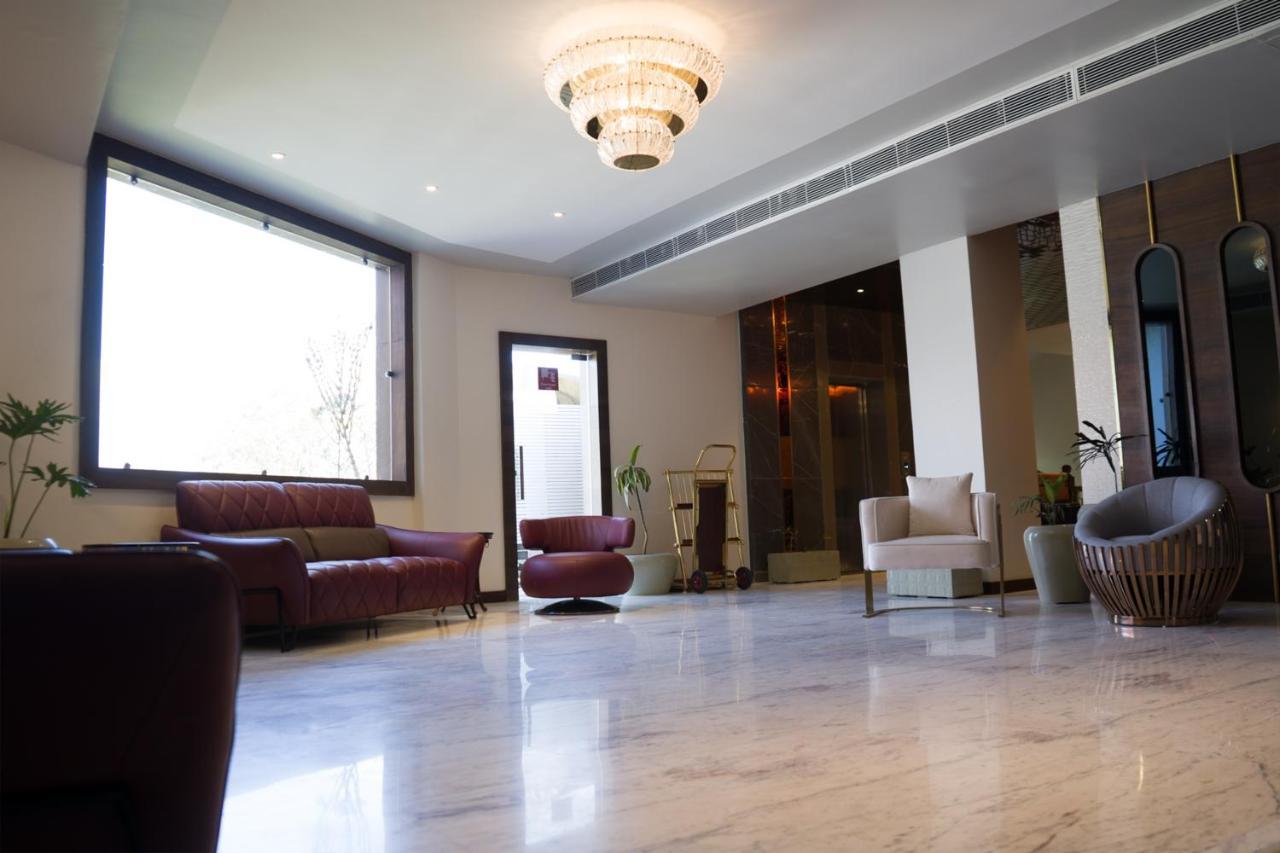Clarks Inn Suites Kangra Εξωτερικό φωτογραφία