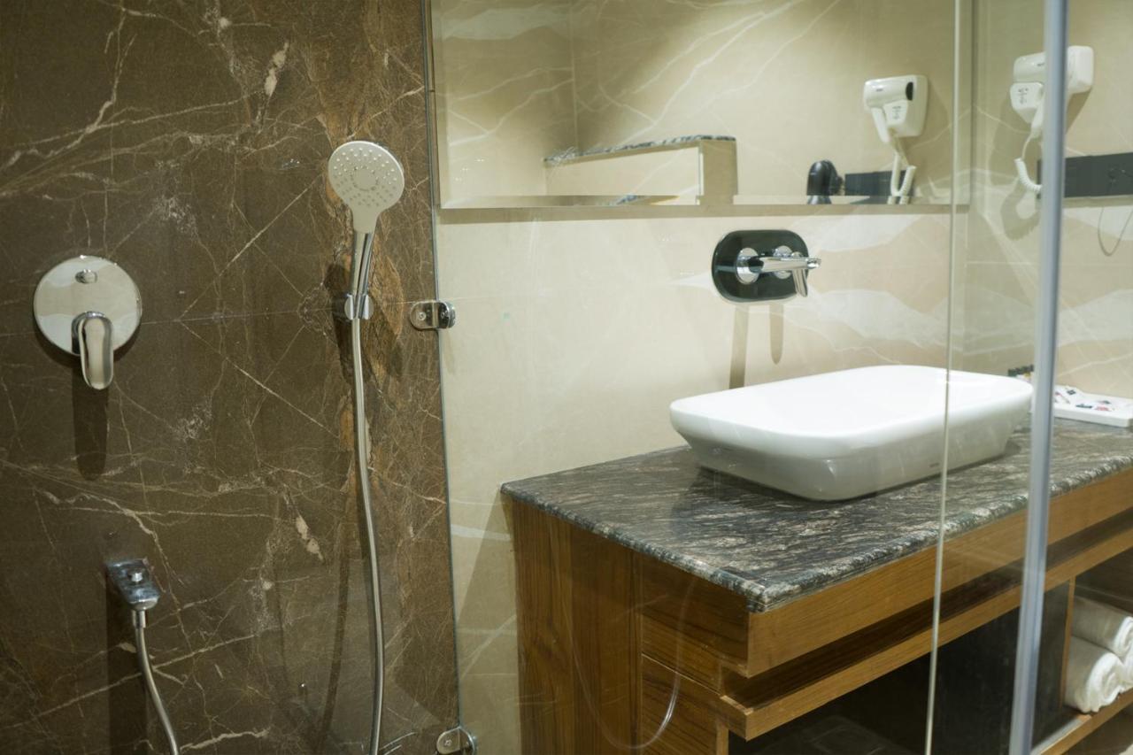 Clarks Inn Suites Kangra Εξωτερικό φωτογραφία