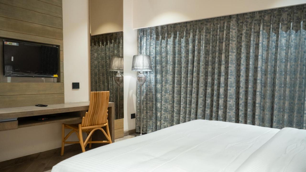 Clarks Inn Suites Kangra Εξωτερικό φωτογραφία