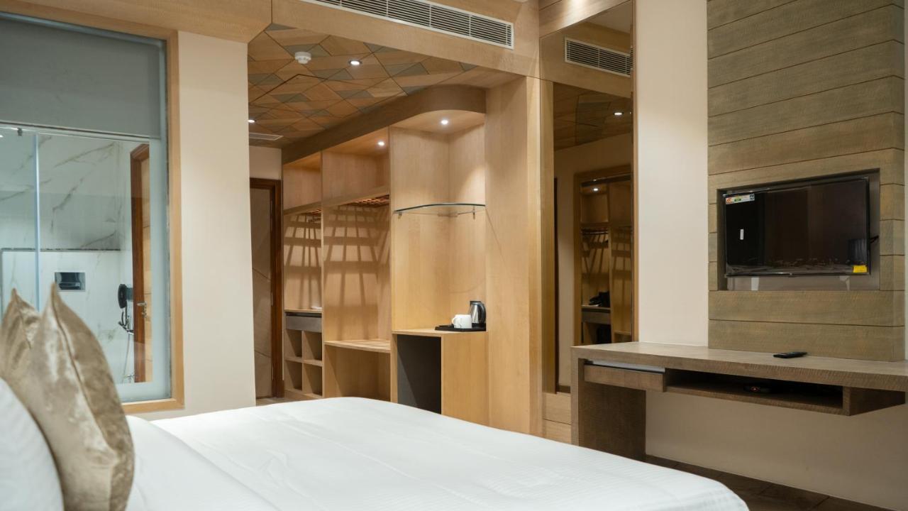 Clarks Inn Suites Kangra Εξωτερικό φωτογραφία